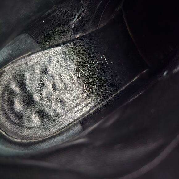 Chanel CC Turn Lock Ankle Boot Size 37 US 6 6.5 Black Glitter Low Heel Zip Up - Picture 9 of 11